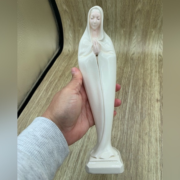 Modernist Century Porcelain Religious Statue of Our Lady the Blessed Virgin Mary - Picture 5 of 6
